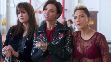 Chaqueta de terciopelo de Veracity en Pitch Perfect 3