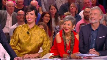 La blouse dorée de Géraldine Maillet dans Touche pas à mon poste du 18/09/2017 TPMP