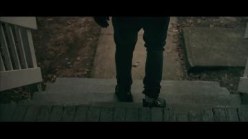 Les chaussures Giu­seppe Zanotti dans le clip #LHOMMEAUBOB de Gradur