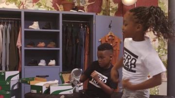 Les sneakers Puma Suede Platform Animal Rose dans le clip Afro Trap Pt. 9 (Faut les wet) de MHD