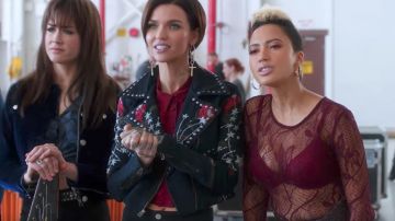 La veste en cuir True Religion de Cala­mity (Ruby Rose) dans Pitch Per­fect 3