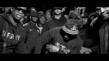 La casquette noire Unkut Ash dans le clip Balti de Gradur