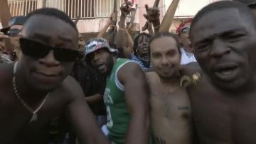 La camiseta sin mangas de Boston Celtics Adidas en el clip You Think I'm Lying de Gradur
