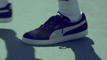 Les chaussures Puma suede noir & blanche dans le clip Bla Bla Bla de 1995