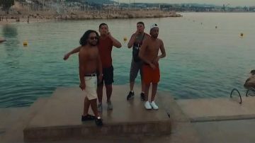 Les chaussures Giu­seppe Zanotti dans le clip Pochon Bleu de Naps