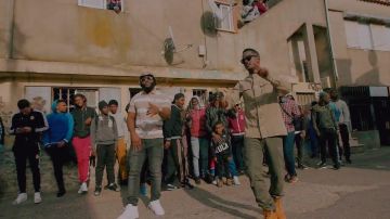 Sneakers, Reebok Classic Nylon navy blue in the clip it Illegal to Gradur