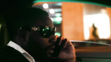 Les lunettes de soleil Versace dans le clip Los Santos de Gradur