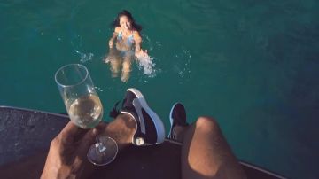 Les chaussures Puma suede classic noires et blanches dans le clip I got U de Duke Dumont