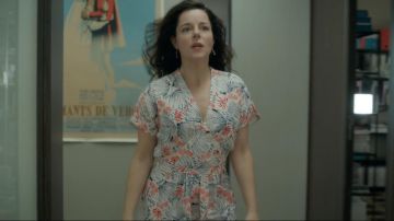 El vestido estampado de Noémie Leclerc (Laure Calamy) en Dix pour cent S02E06