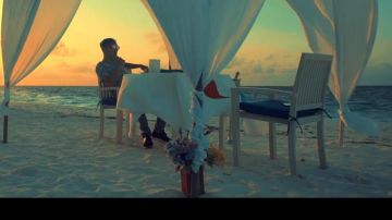 Zapatillas Balenciaga Race Runner en el clip Ma Bulle de MMZ