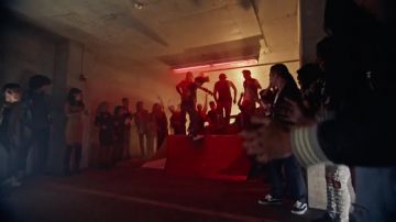 Vans black white, in the clip Para Enamorarte de CNCO