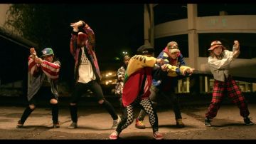 The vans old skool red in the clip Party for Chris Brown