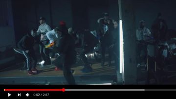 Sneakers Air Jordan Horizon bordeaux in the clip B. O. C Niska