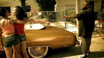 La pareja de Converse Chuck Taylor All Star Core Hi en el video musical de Rick Ross Here I Am