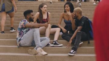 Zapatos Black Converse Chuck Taylor en el video musical de Khalid's Young Dumb & Broke