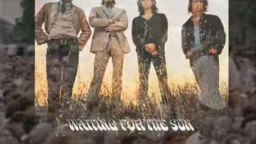 Le vinyle du groupe The doors "Waiting for the sun" vu dans When you're strange