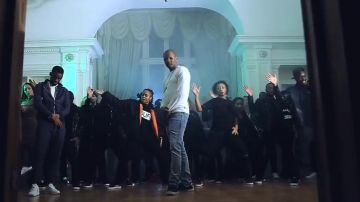 Les chaussures Puma Court Star dans le clip Whippin Excursion de Giggs