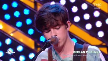 La canción The Kids Don't Wanna Come Home interpretada por Declan McKenna en el programa del 25 de septiembre de 2017