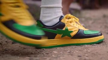 The sneakers Bape Yellow Green And Black Bapesta in the clip 1 of 1 of Tyga