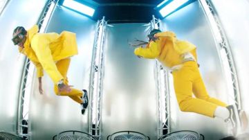 The sneakers Vans Old Skool, in the clip Move to L. A. Tyga