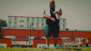 The tap Nike in the movie clip for the street to Naza