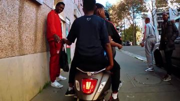 La paire de Nike Huarrache blanches dans le clip Afro Trap Pt. 3 (Champions League) de MHD