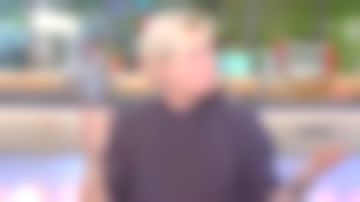 La blouse à carreaux de Anne-Elisabeth Lemoine dans C  à vous du 19/09/2017