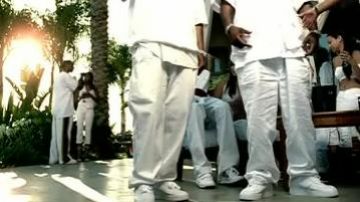 Les chaussures Nike Air Force 1 '07 dans le clip My Place de Nelly