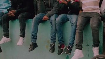 Shoes Converse, in the clip it Illegal to Gradur