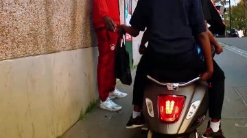 La paire de Nike Air Flight Huarache dans le clip Afro Trap Pt. 3 (Champions League) de MHD