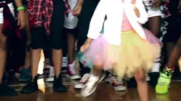 Shoes Converse All Star Hi high tops red in the clip Watch Me (Whip / Nae Nae) Silentó