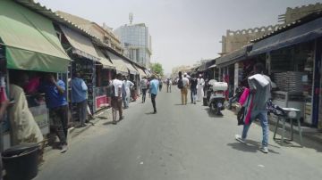 Les chaussures Puma Suede Clas­sic dans le clip Alors Alors de Bigflo & Oli