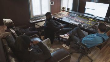 The pair of Nike Blazer in the clip, N. J respect R of Damso