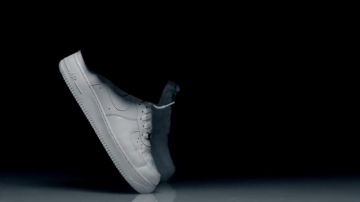 Sneakers Nike Air Force 1 07' in the clip Get Like Me Nelly
