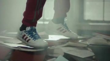 Zapatillas Adidas Skateboarding en el clip de Nandos de A$AP Ferg