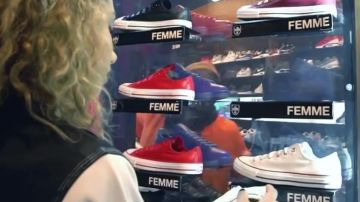 The Converse sneakers Chuck Taylor All Star White in the clip I have not as of Jaymax