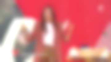 The jacket buttons contrasting, orange-red, Janane Boudili in the issuance of the September 29, 2017