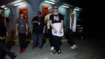 Arcangel x Bad Bunny X Dj Luian X Mambo Kingz - Tu No Vive Asi [Video  oficial]: Clothes, Outfits, Brands, Style and Looks | Spotern