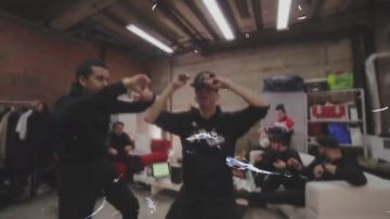 La casquette The Hun­dreds Adam Snap dans le clip La Tempête de Bigflo & Oli
