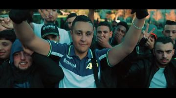 The cap Yamaha paddock black in the clip You're a funny (feat. Sofiane) Hornet strike