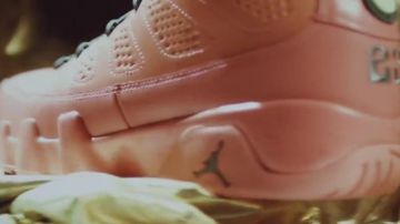 Sneakers Nike Air Jordan 9 Retro Low in the clip Mercedez (feat. G-Eazy & J. Doe) - Riff Raff