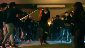 Sneakers Nike Air Max 1 beige in the clip Party for Chris Brown