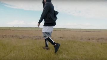 Adidas Yeezy Boost 350 Black de Justin Bieber en el video musical de la compañía