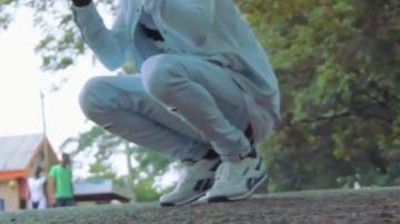 Shoes Reebok classic, in the clip Financial woman of Phyno feat. P Square