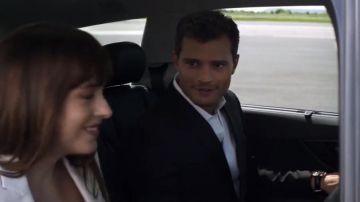 El Omega Speedmaster Moonwatch de oro rosa de Christian Grey (Jamie Dornan) en Fifty Lighter Shades