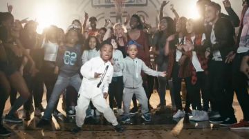 Zapatillas Adidas Stan Smith blancas en el clip Comme dab por Sección Pull Up