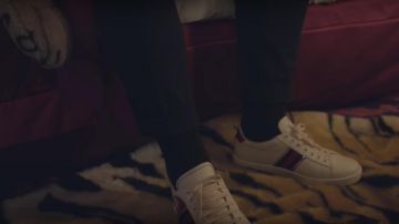Las zapatillas Gucci Ace arden en el clip Gville del señor V