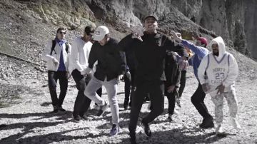 Sneakers Nike Dark Sock blue grey in the clip Gville Mister V