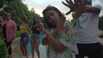 Puma Leadcat Fenty bailando claqué en el video musical Mehdi de Marwa Loud