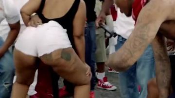 Les sneakers Converse all star Hi rouges dans le clip I'm A Thug Pt. 2 de YG